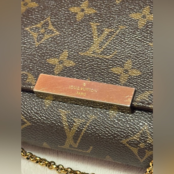 Louis Vuitton Favorite PM Monogram Purse - Picture 6 of 14